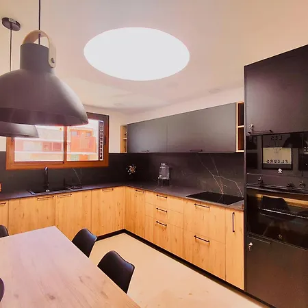 M&f Golf Views. Walk To *