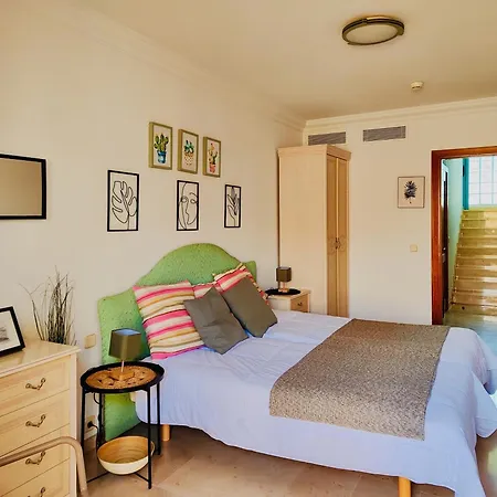 M&f Golf Views. Walk To Semesterbostad