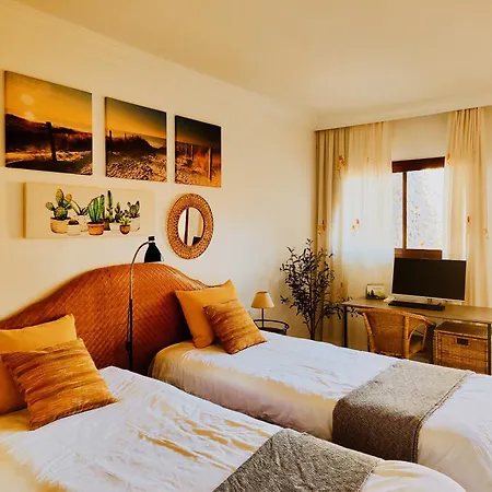 M&f Golf Views. Walk To *